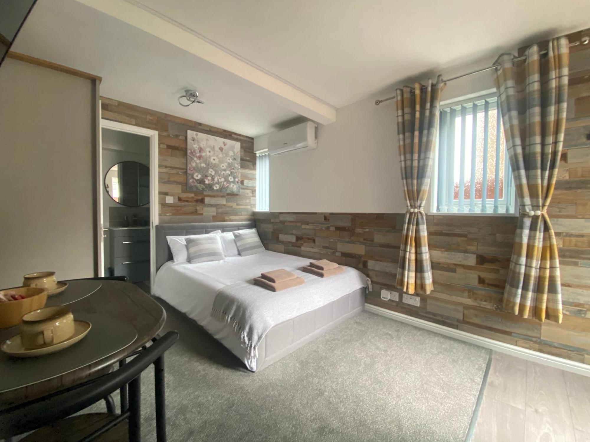 Cristina Modern Hotel Horley Exterior photo